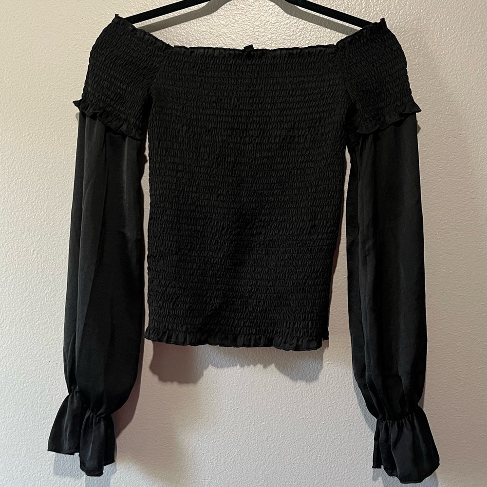 LUCY PARIS- Long Sleeve Flowy Sleeves with Ruched Material Size XS